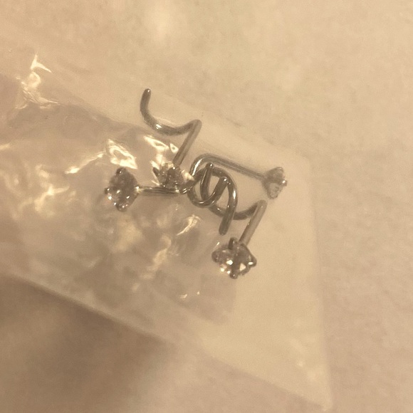 4 unique nose rings, 12 studs - Picture 6 of 12